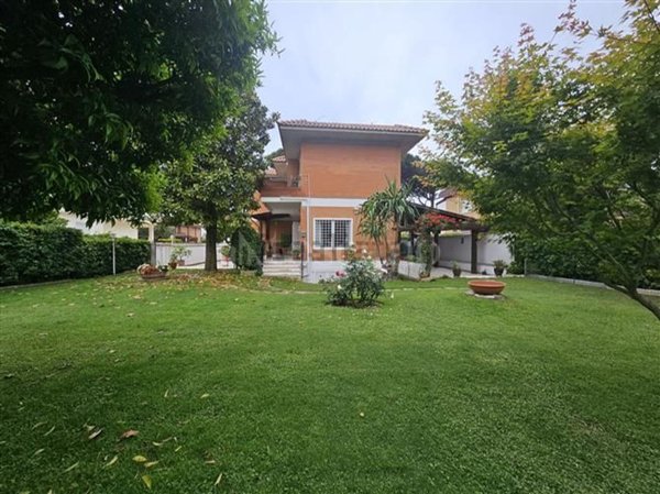 casa indipendente in vendita ad Anzio