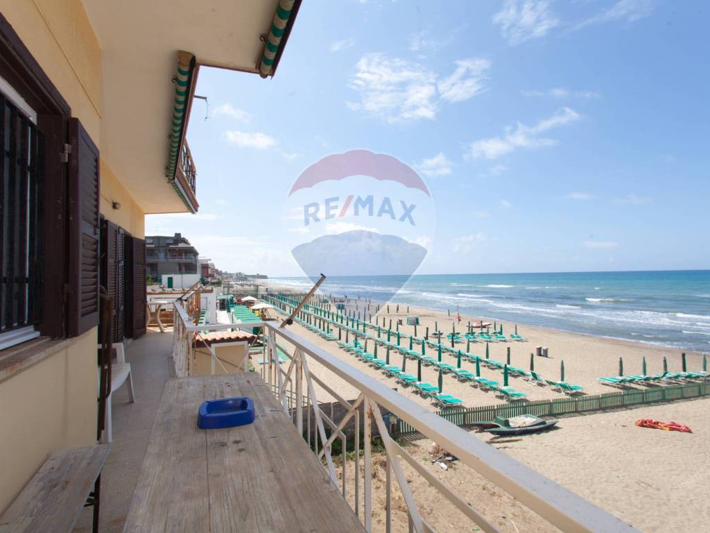 appartamento in vendita ad Anzio in zona Mare