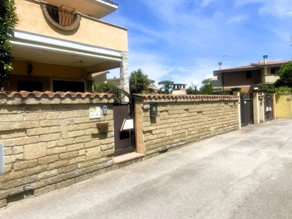 casa indipendente in vendita ad Anzio in zona Mare