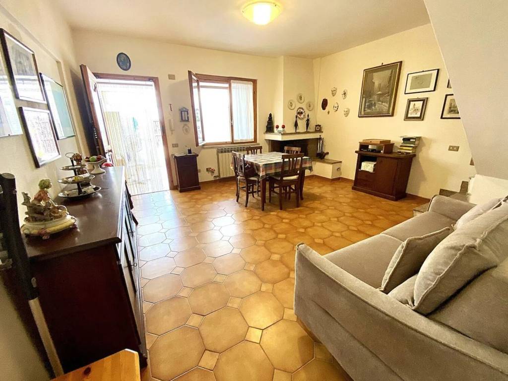 casa indipendente in vendita ad Anzio in zona Lido delle Sirene