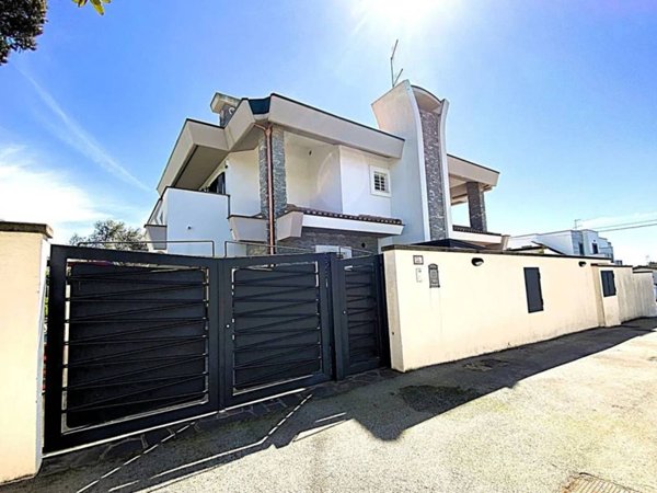 casa indipendente in vendita ad Anzio in zona Mare
