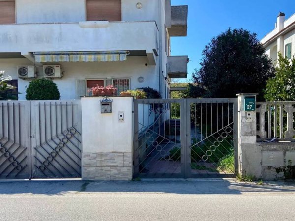 casa indipendente in vendita ad Anzio in zona Mare