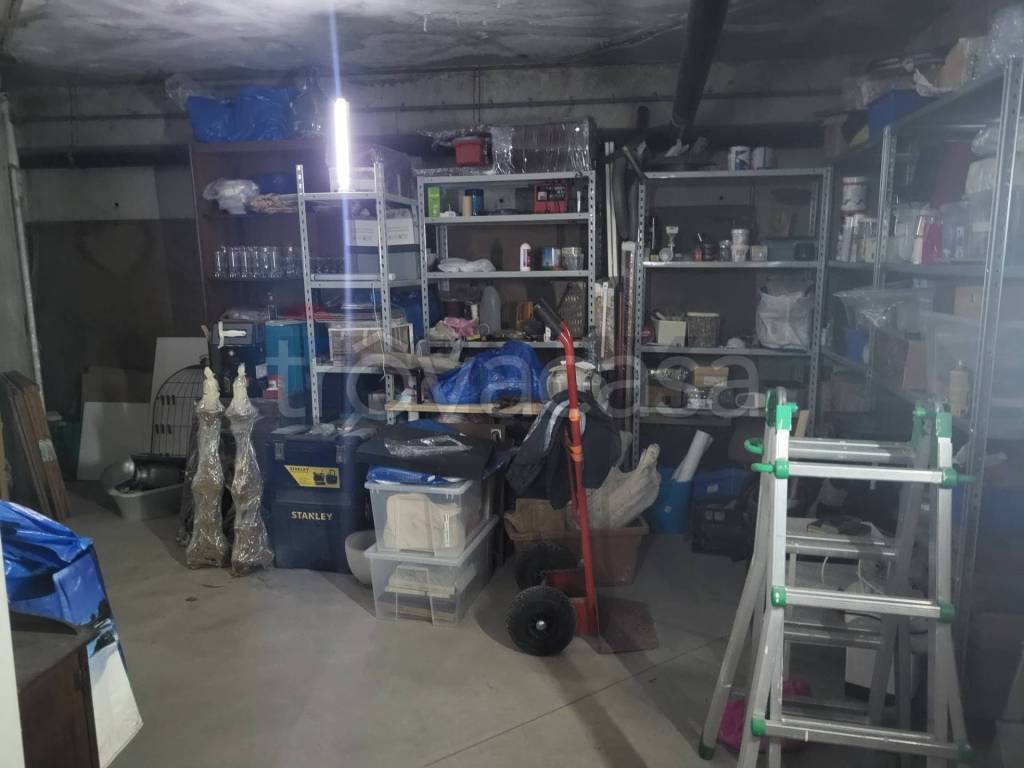 negozio in vendita ad Anzio