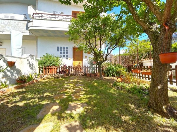 casa indipendente in vendita ad Anzio in zona Mare