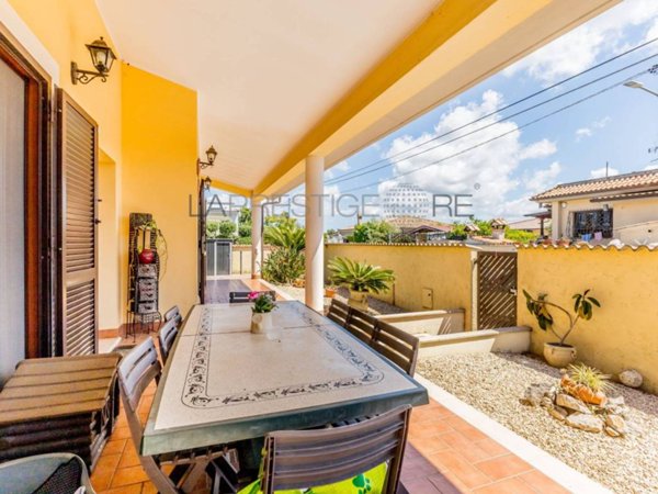 casa indipendente in vendita ad Anzio in zona Stazione