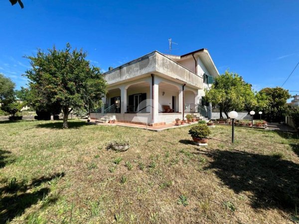 casa indipendente in vendita ad Anzio in zona Lido dei Pini