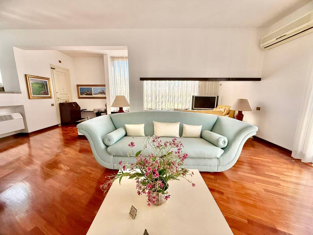 casa indipendente in vendita ad Anzio in zona Mare