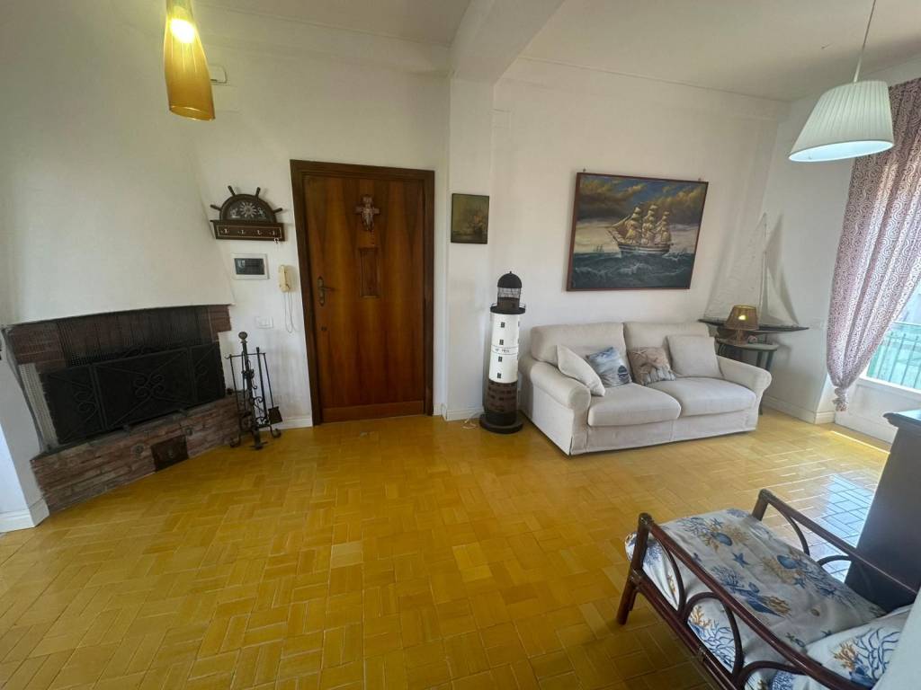 appartamento in vendita ad Anzio in zona Mare