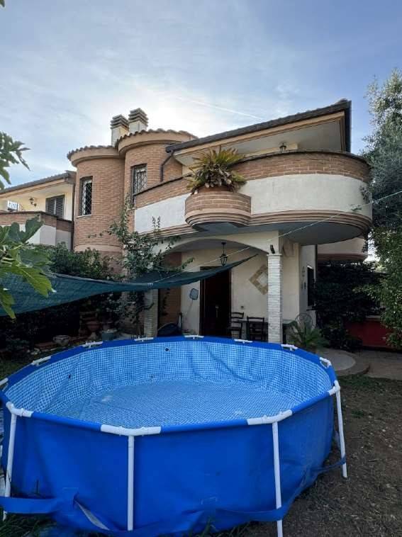 casa indipendente in vendita ad Anzio in zona Anzio Colonia