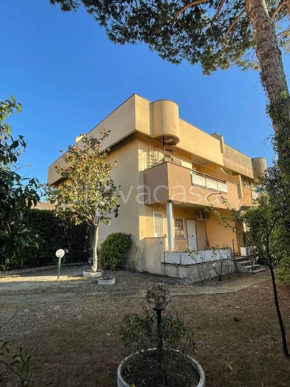 casa indipendente in vendita ad Anzio in zona Villa Claudia