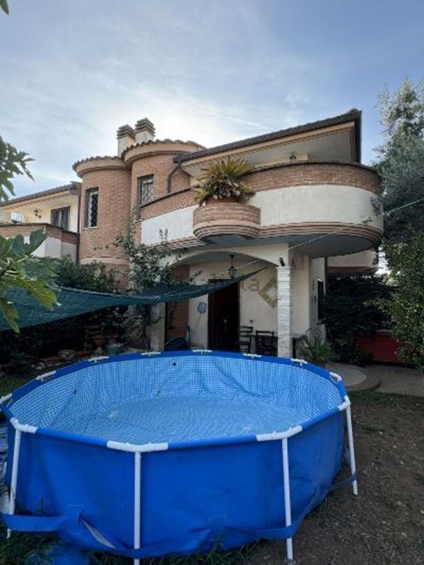 casa indipendente in vendita ad Anzio