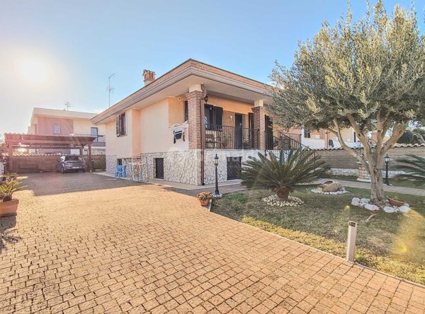 casa indipendente in vendita ad Anzio