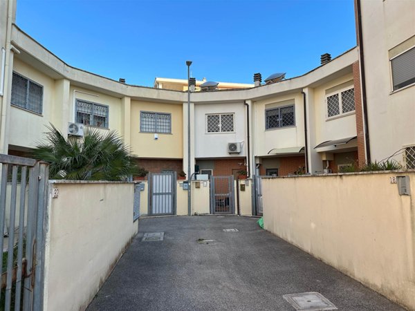 casa indipendente in vendita ad Anzio
