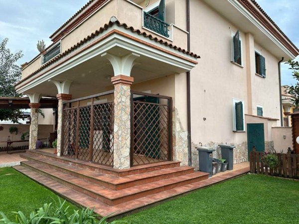 casa indipendente in vendita ad Anzio in zona Villa Claudia