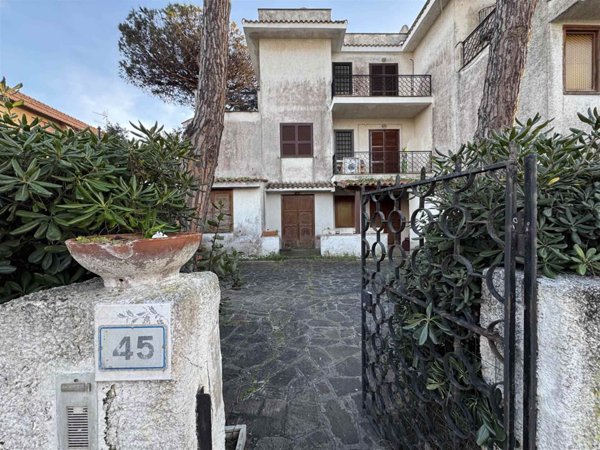 appartamento in vendita ad Anzio in zona Mare