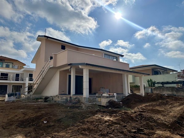 casa indipendente in vendita ad Anzio in zona Mare