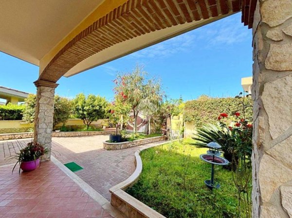 casa indipendente in vendita ad Anzio in zona Mare