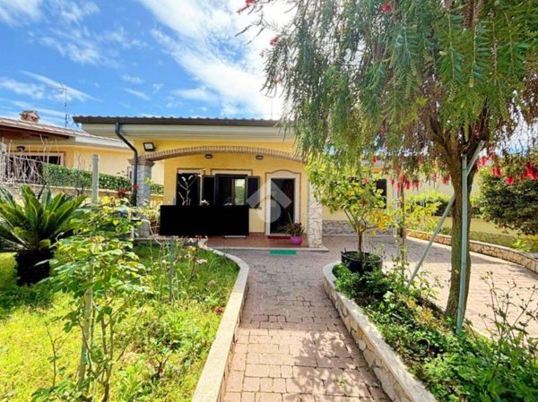 casa indipendente in vendita ad Anzio in zona Marechiaro