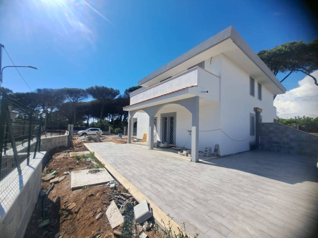 casa indipendente in vendita ad Anzio in zona Mare