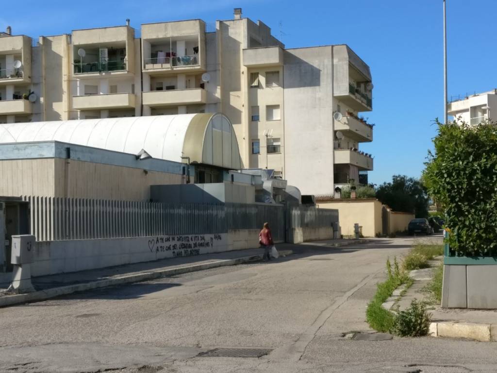 locale commerciale in vendita ad Anzio