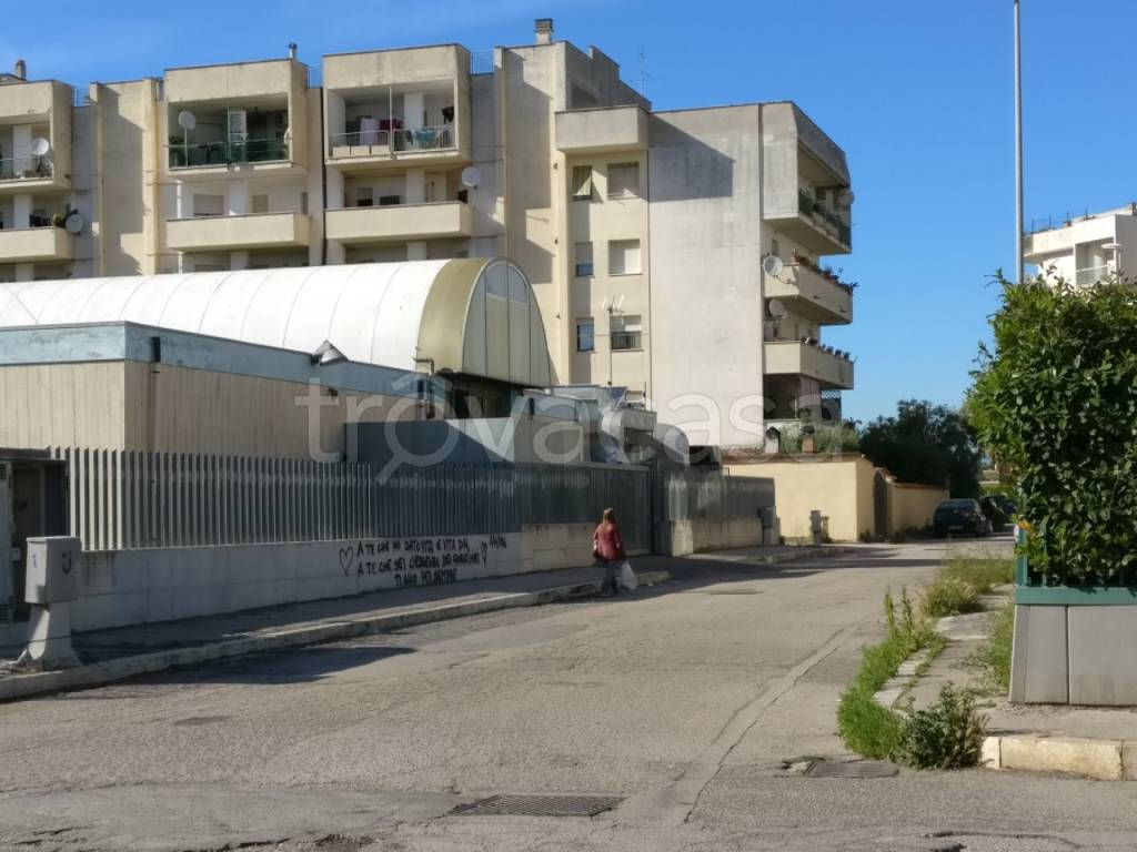 locale commerciale in vendita ad Anzio