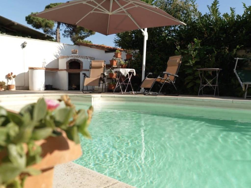 casa indipendente in vendita ad Anzio in zona Lido dei Pini