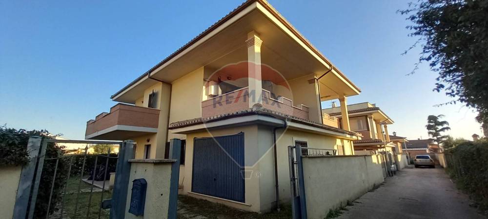 casa indipendente in vendita ad Anzio in zona Stazione
