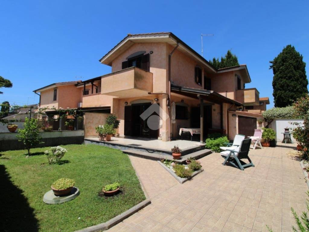 casa indipendente in vendita ad Anzio in zona Lido dei Pini