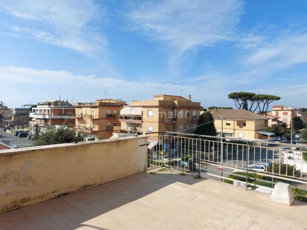 appartamento in vendita ad Anzio in zona Mare