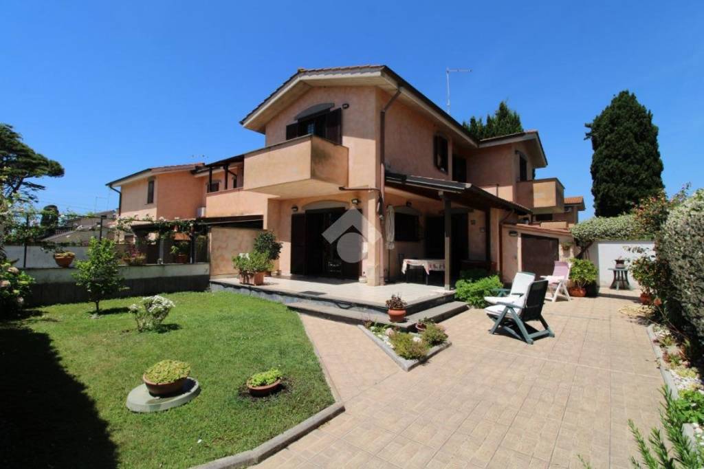 casa indipendente in vendita ad Anzio in zona Lido dei Pini