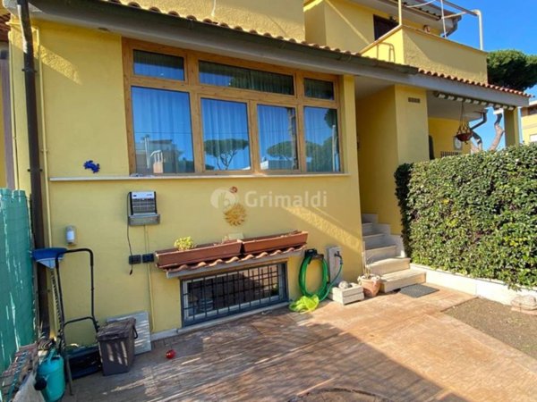 casa indipendente in vendita ad Anzio in zona Villa Claudia