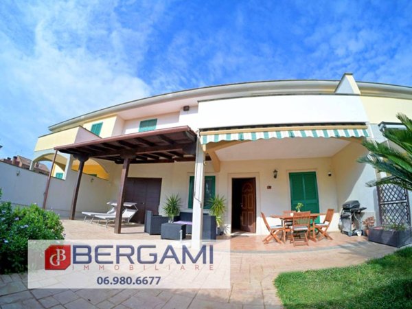 casa indipendente in vendita ad Anzio in zona Villa Claudia