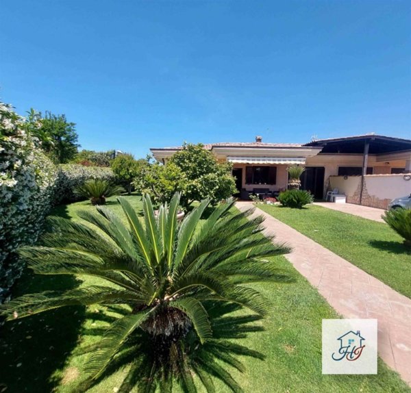 quadrivano in vendita ad Anzio in zona Villa Claudia