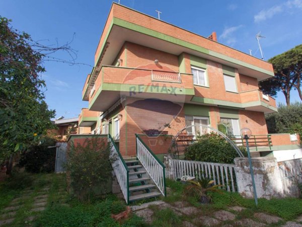 casa indipendente in vendita ad Anzio in zona Mare
