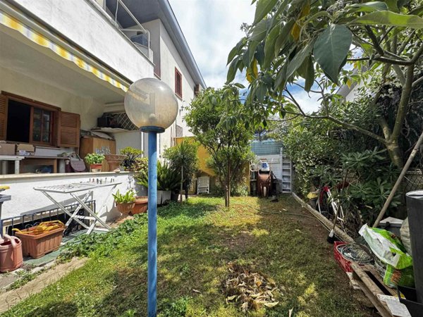 villa in vendita ad Anzio in zona Mare