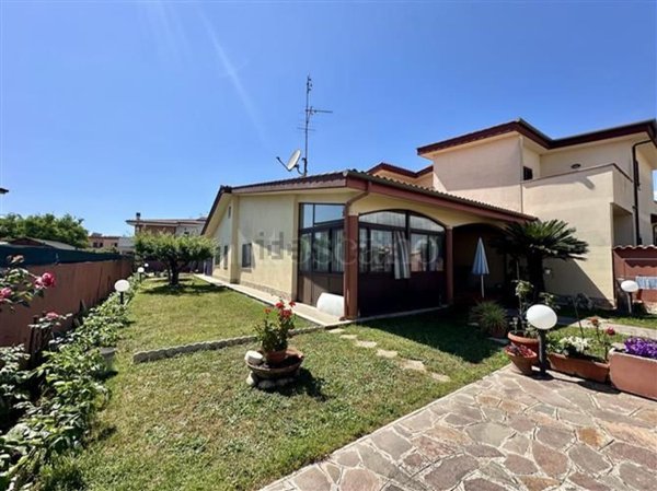 casa indipendente in vendita ad Anzio in zona Villa Claudia