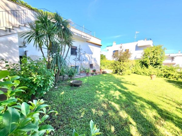 casa indipendente in vendita ad Anzio in zona Villa Claudia