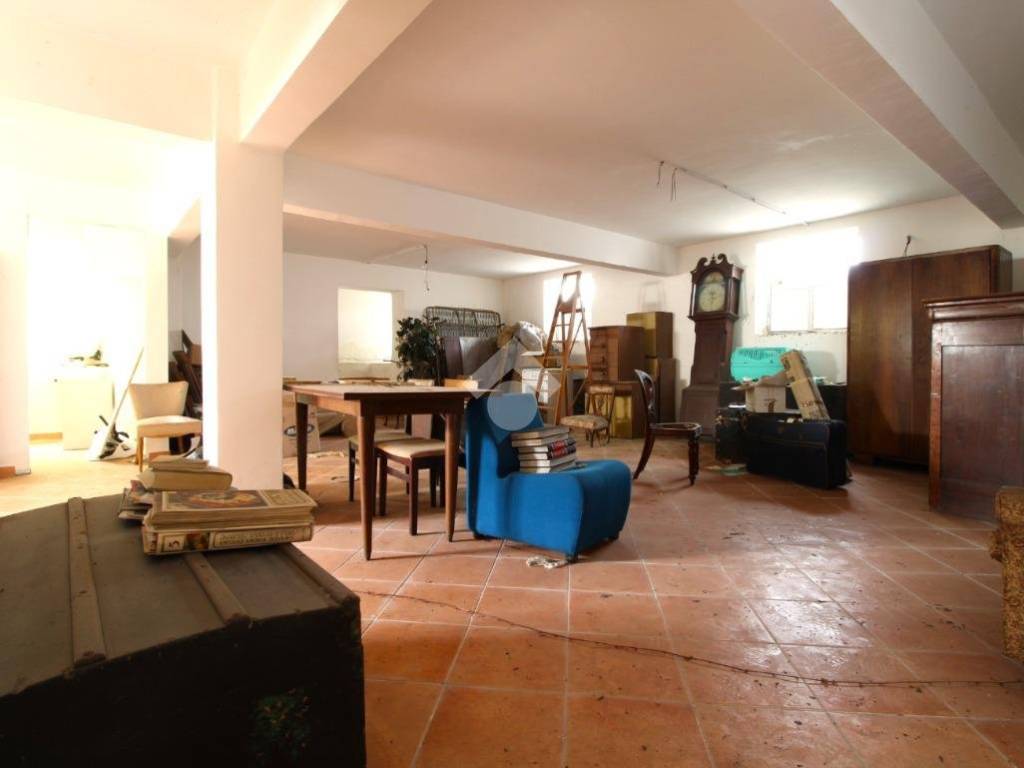 locale di sgombero in vendita ad Anzio in zona Lido dei Pini