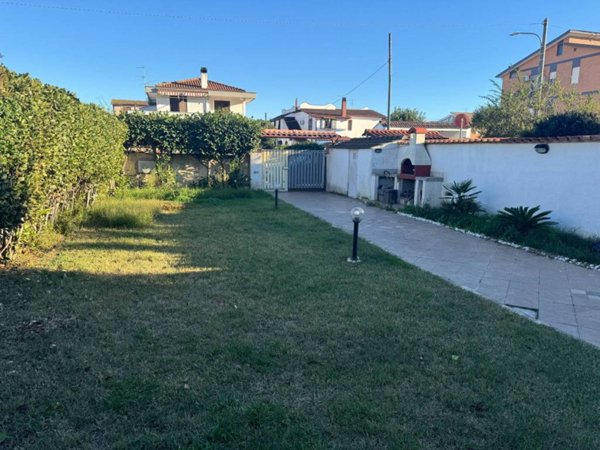 casa indipendente in vendita ad Anzio in zona Stazione
