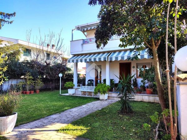 casa indipendente in vendita ad Anzio in zona Villa Claudia