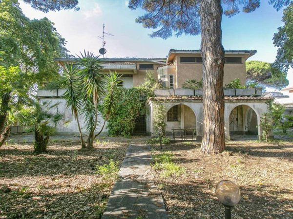 casa indipendente in vendita ad Anzio in zona Villa Claudia