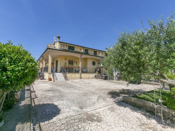 casa indipendente in vendita ad Anzio in zona Lido dei Pini