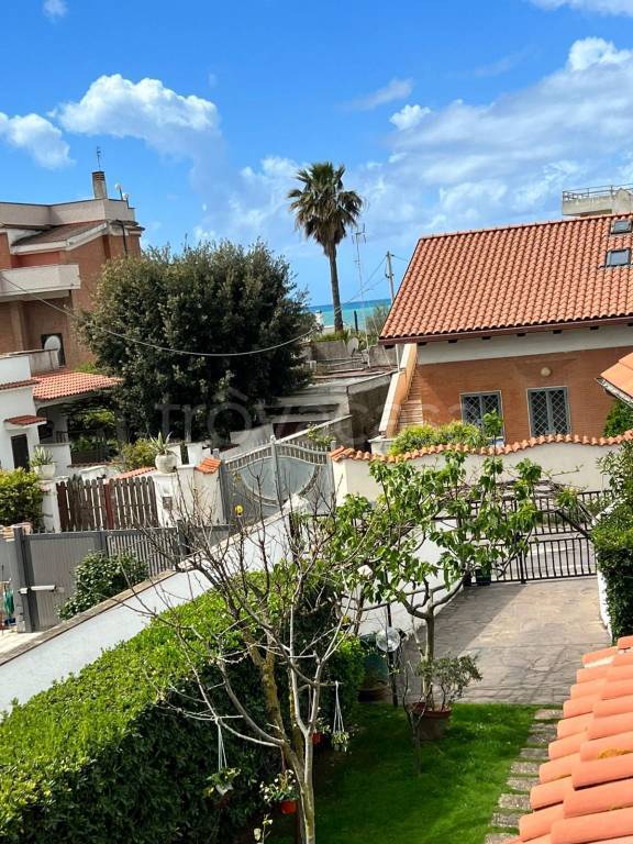 casa indipendente in vendita ad Anzio in zona Cincinnato