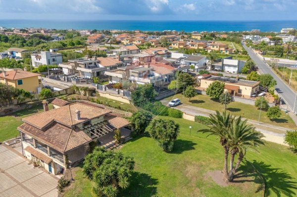 casa indipendente in vendita ad Anzio in zona Anzio Colonia