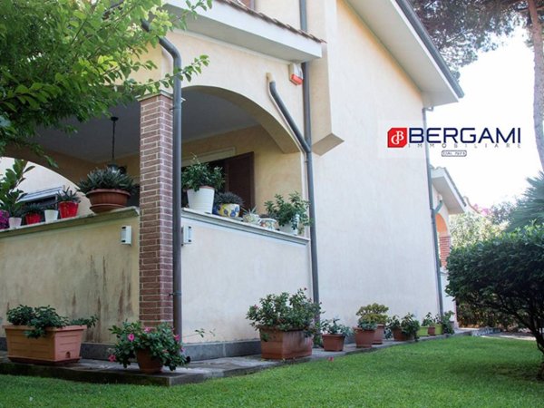 casa indipendente in vendita ad Anzio in zona Mare
