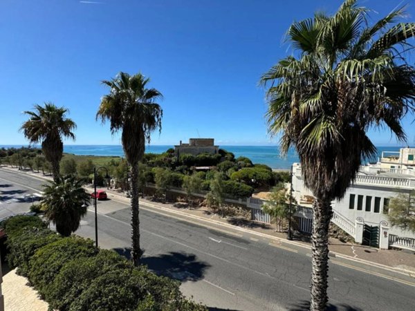 appartamento in vendita ad Anzio in zona Mare