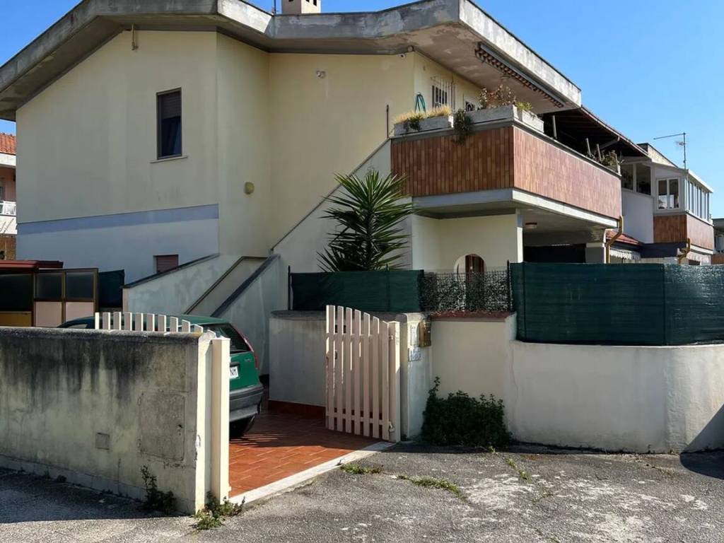 appartamento in vendita ad Anzio in zona Mare
