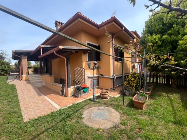 casa indipendente in vendita ad Anzio