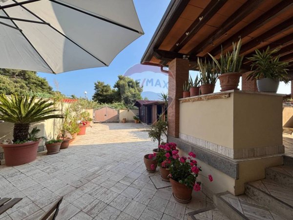 casa indipendente in vendita ad Anzio in zona Mare