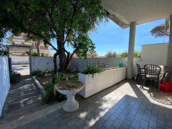 casa indipendente in vendita ad Anzio in zona Mare